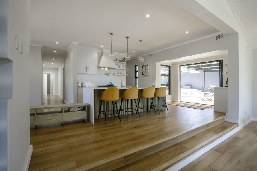 4 Bedroom Property for Sale in Loevenstein Western Cape